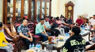 Paulus Henuk Rangkul Tokoh Adat dan Warga Loaholu, Cari Jalan Tengah untuk Persoalan Bersama